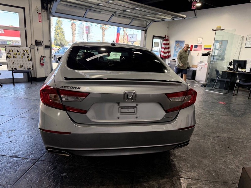 Honda Accord Sedan Vehicle Full-screen Gallery Image 40