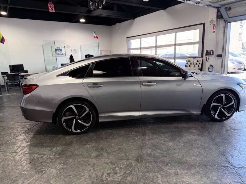 Honda Accord Sedan Vehicle Full-screen Gallery Image 44