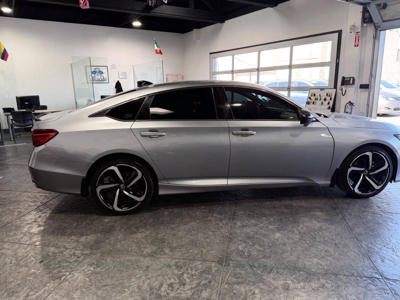 Honda Accord Sedan Vehicle Full-screen Gallery Image 45