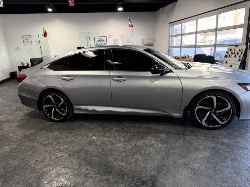 Honda Accord Sedan Vehicle Full-screen Gallery Image 46
