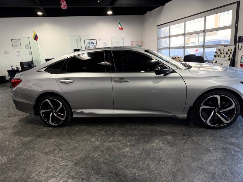 Honda Accord Sedan Vehicle Full-screen Gallery Image 47