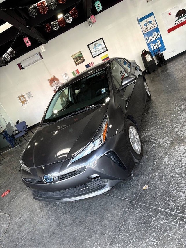 Toyota Prius Vehicle Full-screen Gallery Image 12