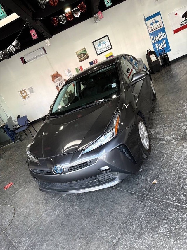 Toyota Prius Vehicle Full-screen Gallery Image 13