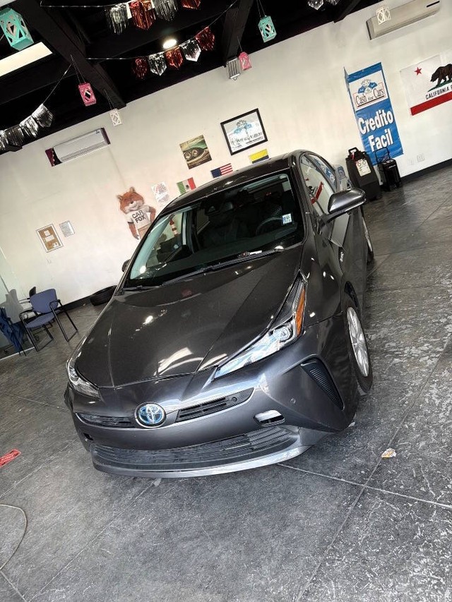 Toyota Prius Vehicle Full-screen Gallery Image 14