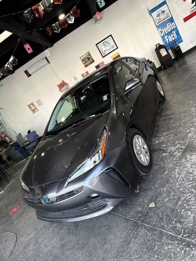 Toyota Prius Vehicle Full-screen Gallery Image 16