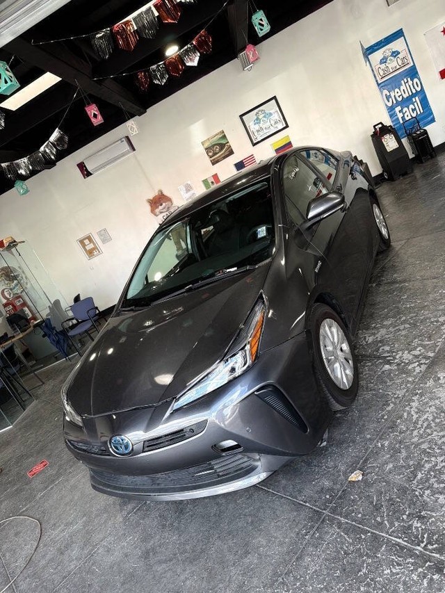 Toyota Prius Vehicle Full-screen Gallery Image 17