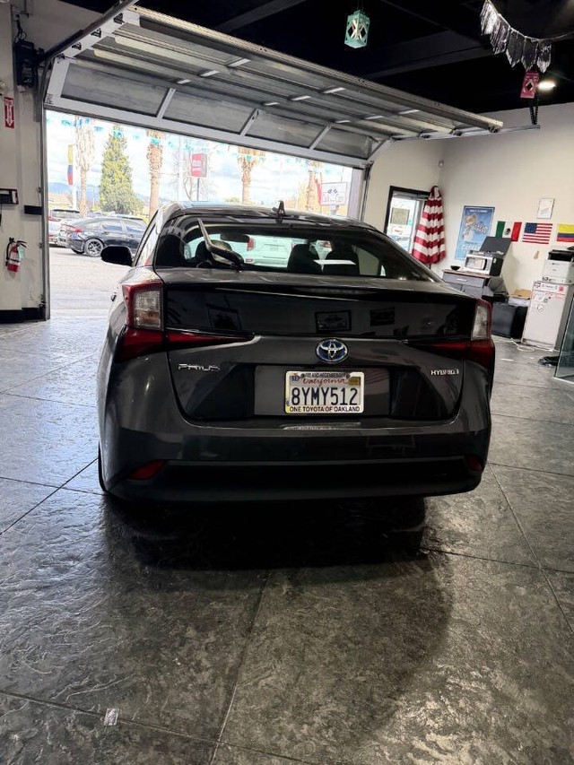 Toyota Prius Vehicle Full-screen Gallery Image 34