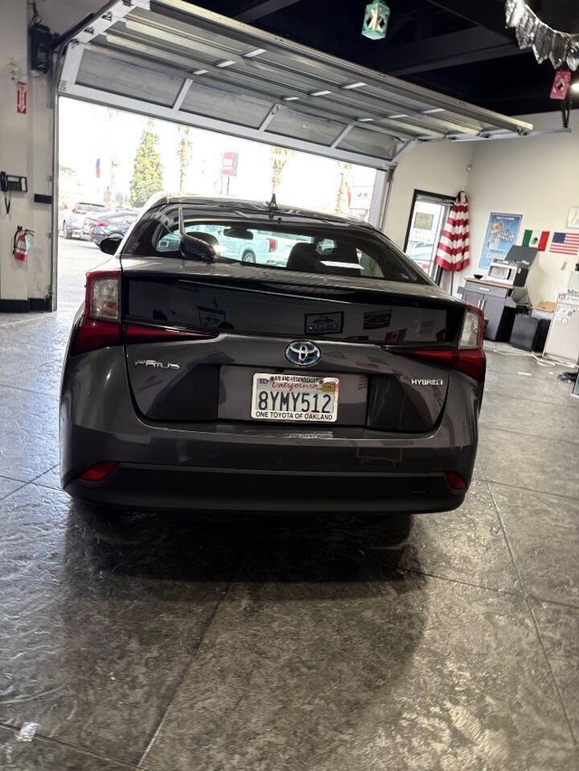 Toyota Prius Vehicle Full-screen Gallery Image 38