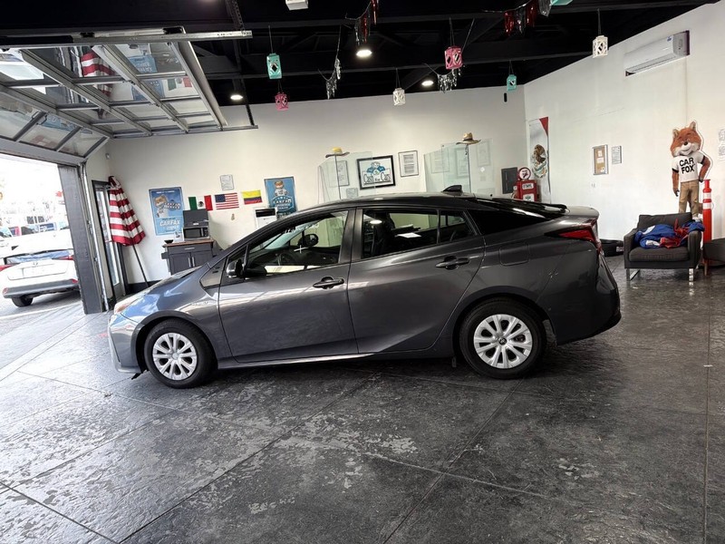 Toyota Prius Vehicle Full-screen Gallery Image 21