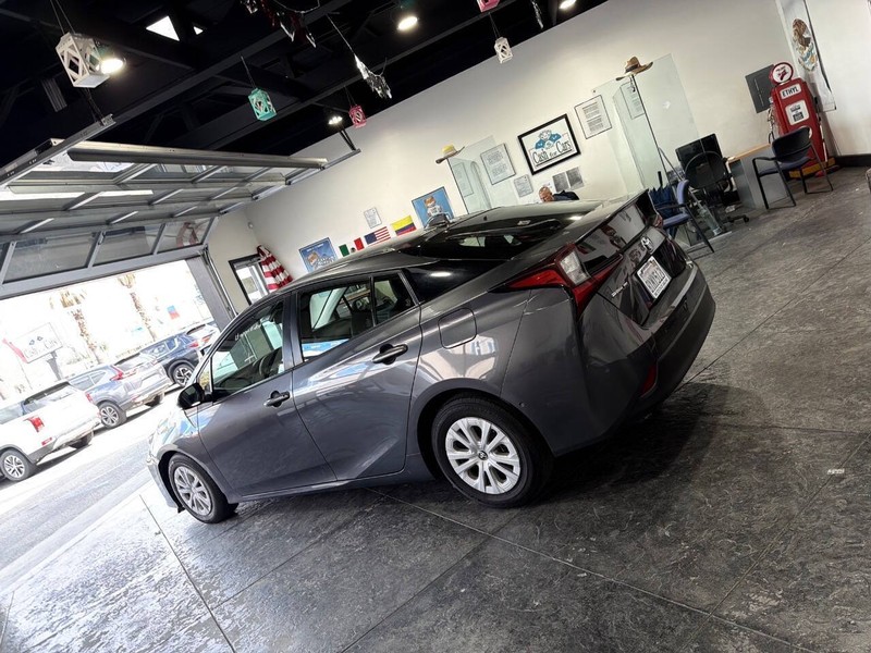 Toyota Prius Vehicle Full-screen Gallery Image 27