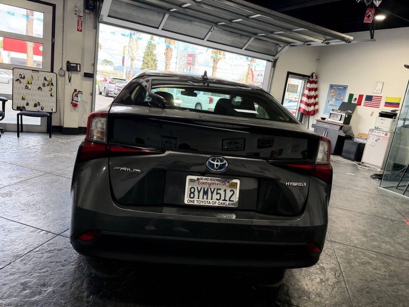 Toyota Prius Vehicle Full-screen Gallery Image 37