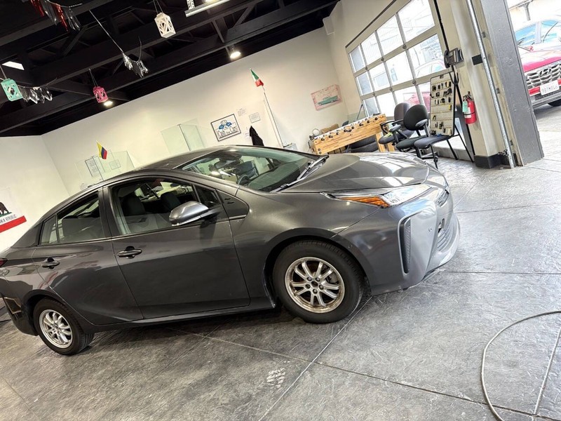 Toyota Prius Vehicle Full-screen Gallery Image 45