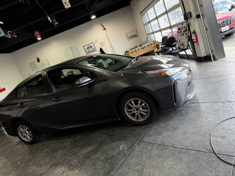 Toyota Prius Vehicle Full-screen Gallery Image 46