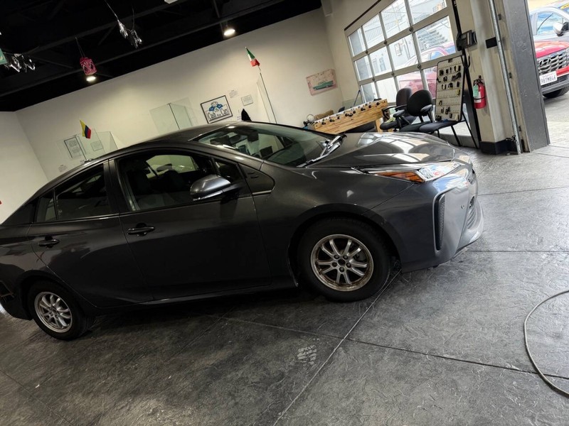 Toyota Prius Vehicle Full-screen Gallery Image 47