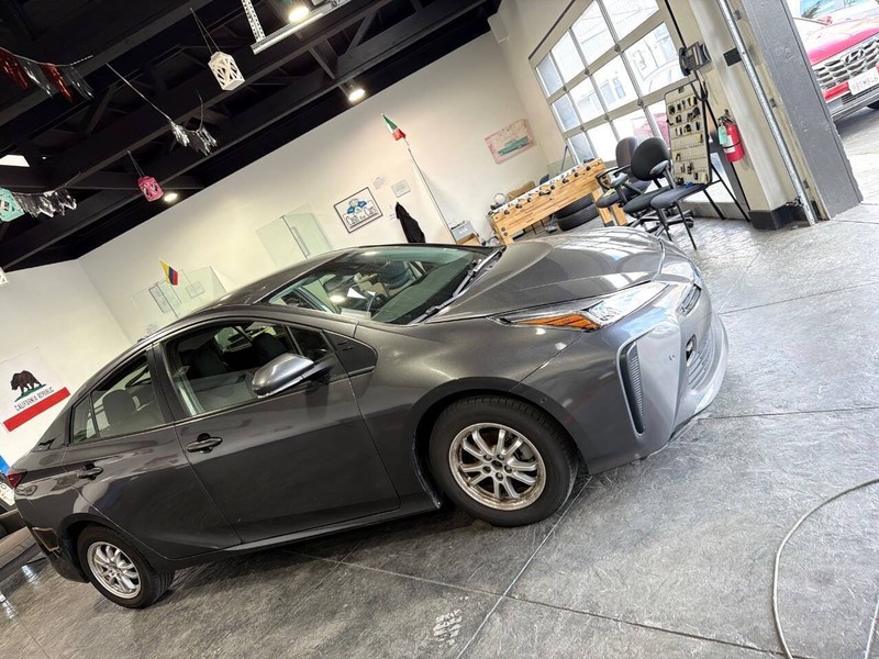 Toyota Prius Vehicle Full-screen Gallery Image 48