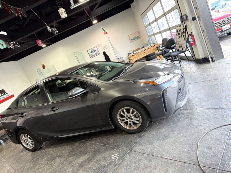 Toyota Prius Vehicle Full-screen Gallery Image 49