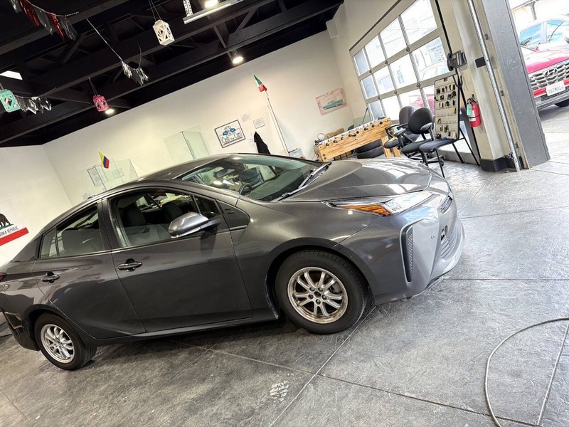 Toyota Prius Vehicle Full-screen Gallery Image 50