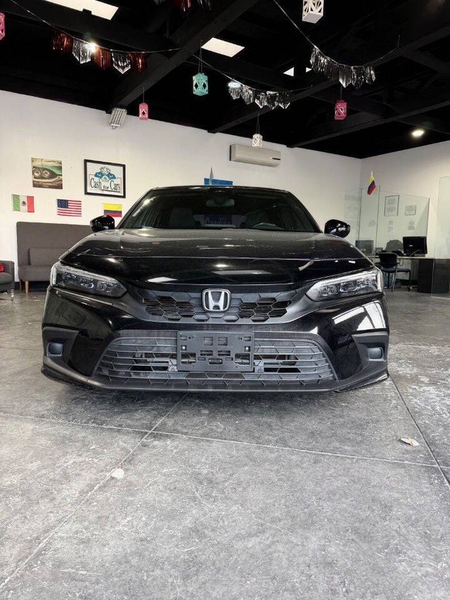 Honda Civic Hatchback Vehicle Full-screen Gallery Image 02