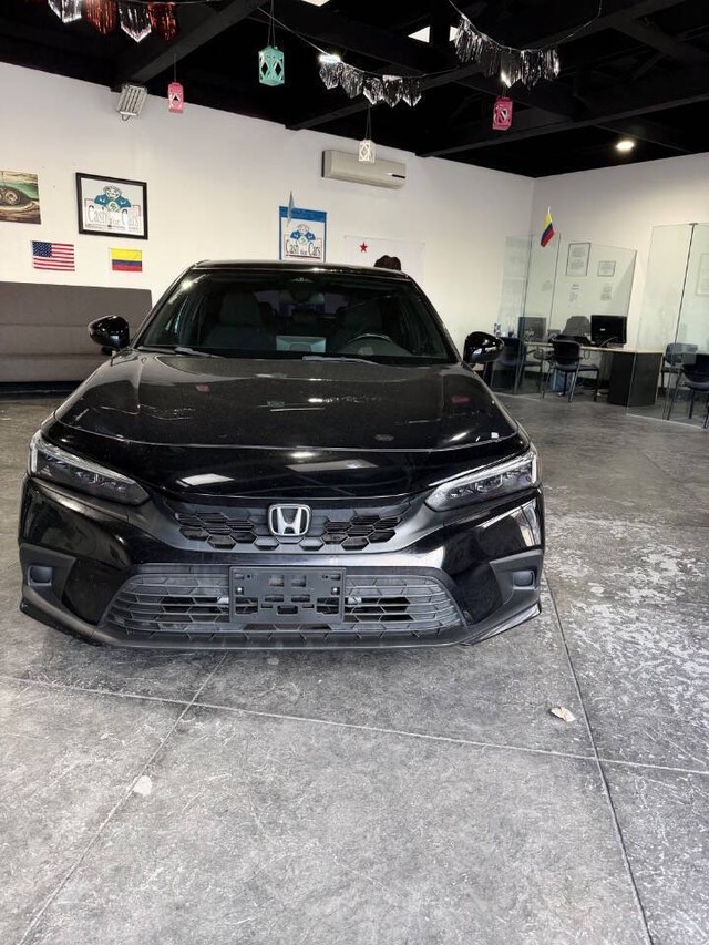 Honda Civic Hatchback Vehicle Full-screen Gallery Image 04