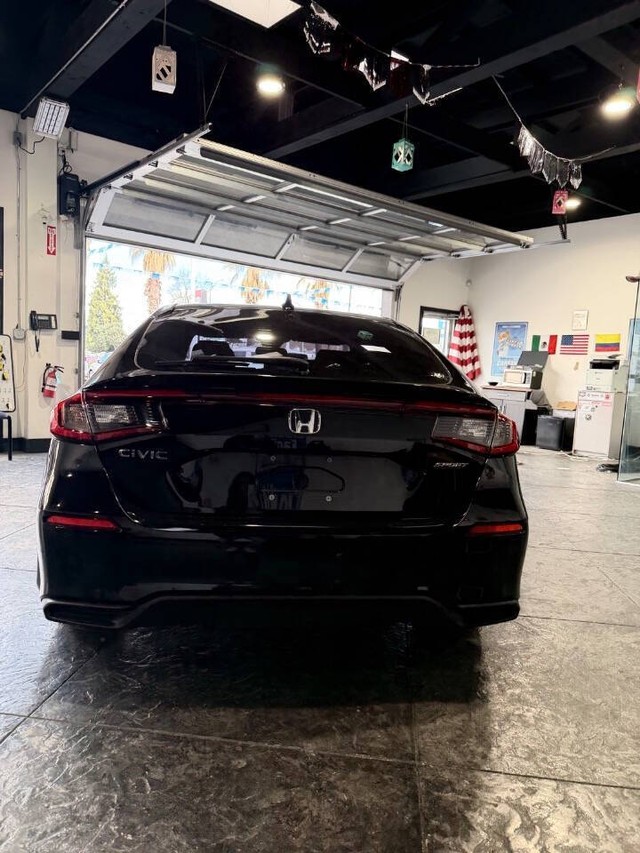 Honda Civic Hatchback Vehicle Full-screen Gallery Image 32