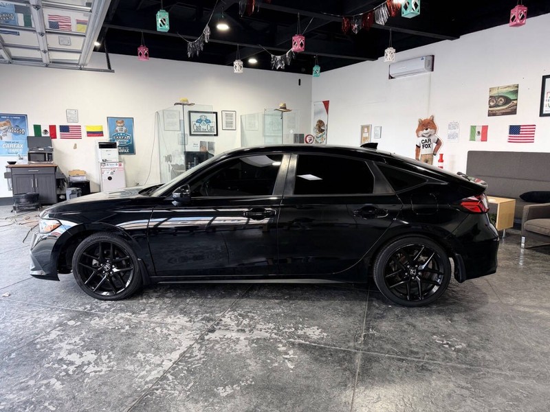 Honda Civic Hatchback Vehicle Full-screen Gallery Image 15