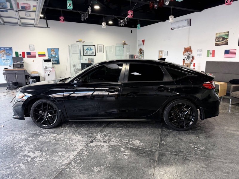 Honda Civic Hatchback Vehicle Full-screen Gallery Image 16