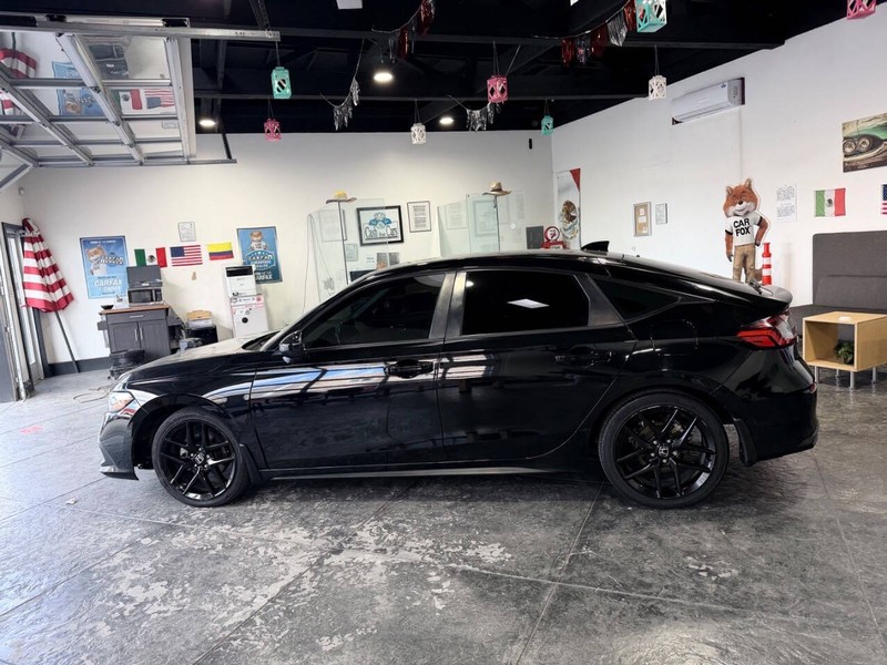 Honda Civic Hatchback Vehicle Full-screen Gallery Image 19