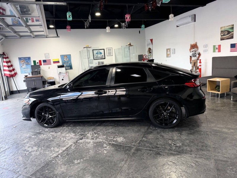 Honda Civic Hatchback Vehicle Full-screen Gallery Image 24