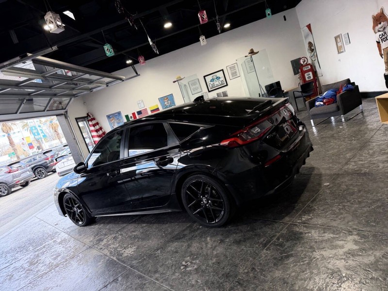 Honda Civic Hatchback Vehicle Full-screen Gallery Image 25