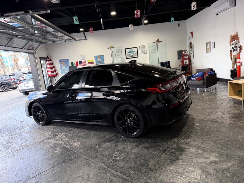 Honda Civic Hatchback Vehicle Full-screen Gallery Image 26