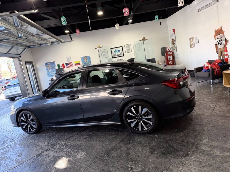 Honda Civic Sedan Vehicle Full-screen Gallery Image 24