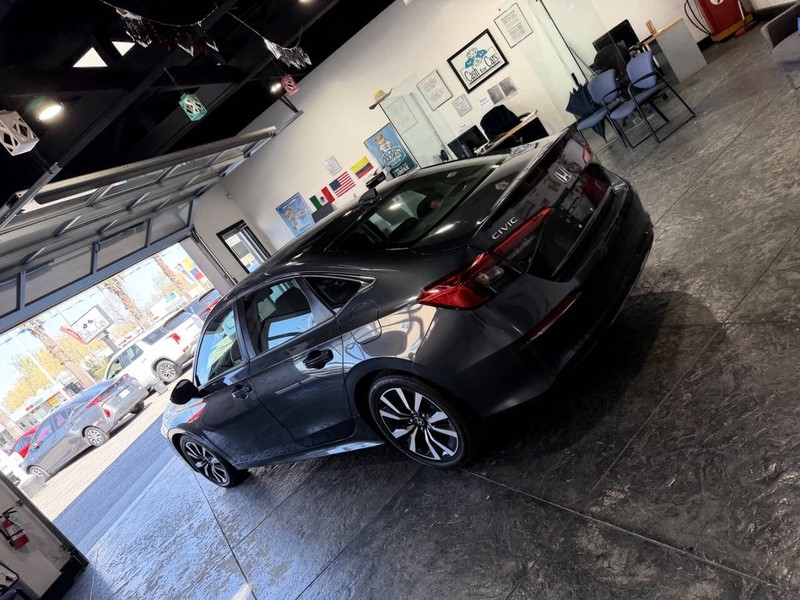 Honda Civic Sedan Vehicle Full-screen Gallery Image 30