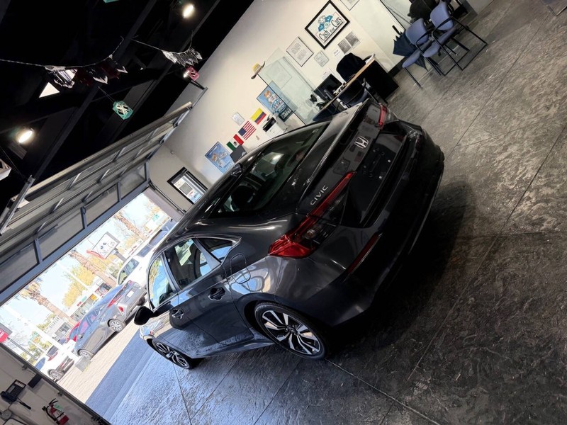 Honda Civic Sedan Vehicle Full-screen Gallery Image 36