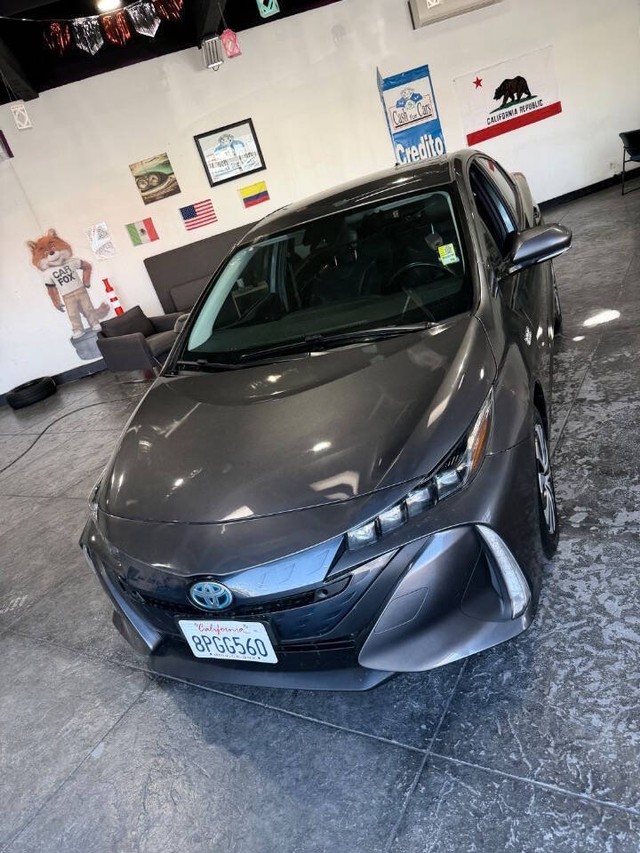 Toyota Prius Prime Vehicle Full-screen Gallery Image 10
