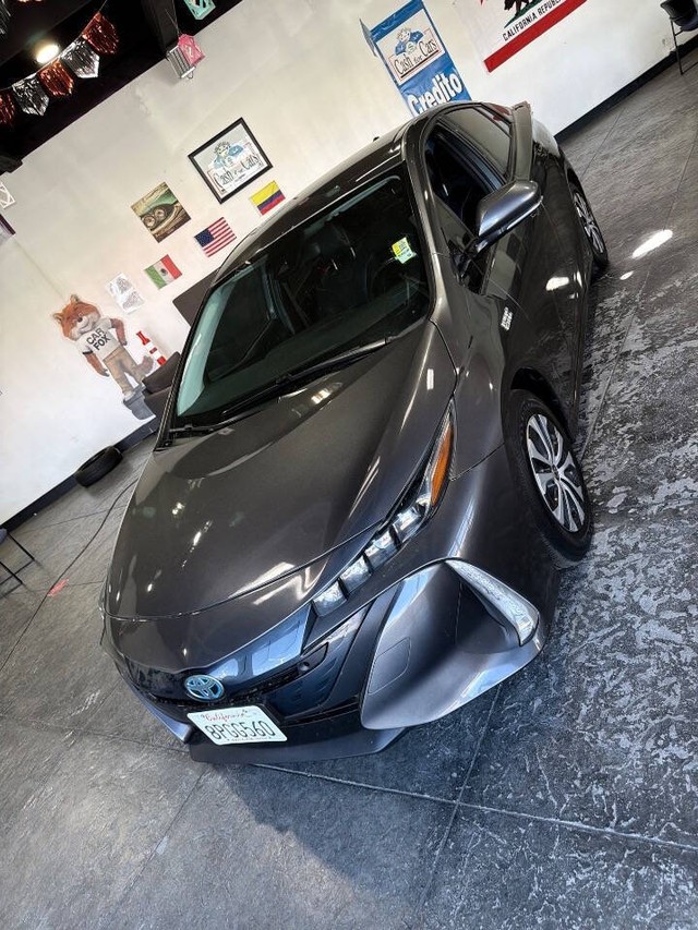 Toyota Prius Prime Vehicle Full-screen Gallery Image 13