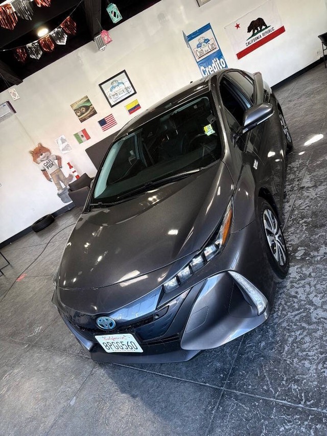 Toyota Prius Prime Vehicle Full-screen Gallery Image 14