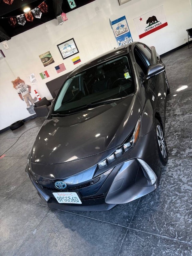 Toyota Prius Prime Vehicle Full-screen Gallery Image 15