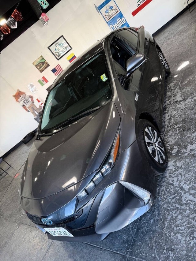 Toyota Prius Prime Vehicle Full-screen Gallery Image 17