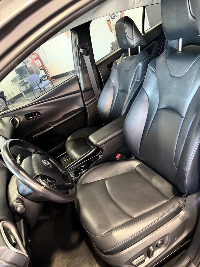 Toyota Prius Prime Vehicle Full-screen Gallery Image 49