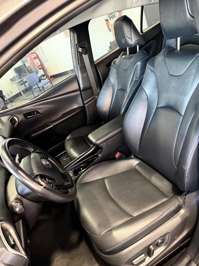 Toyota Prius Prime Vehicle Full-screen Gallery Image 50