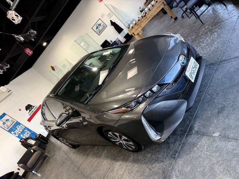 Toyota Prius Prime Vehicle Full-screen Gallery Image 46