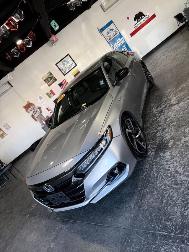 Honda Accord Hybrid Vehicle Full-screen Gallery Image 12