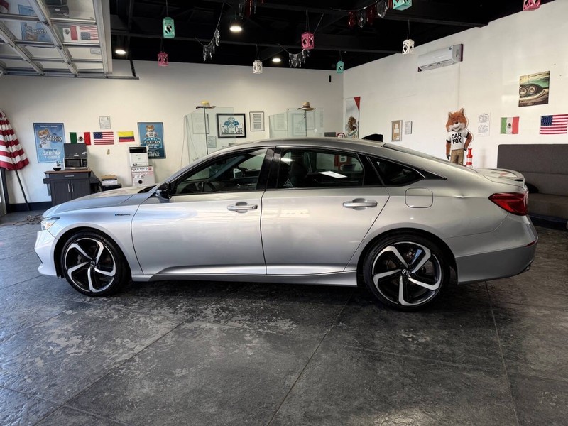 Honda Accord Hybrid Vehicle Full-screen Gallery Image 15