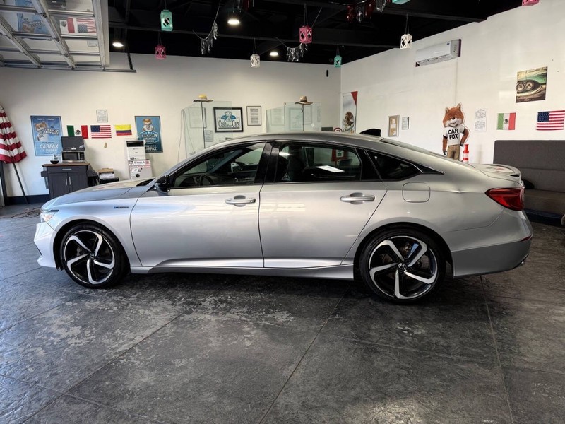 Honda Accord Hybrid Vehicle Full-screen Gallery Image 17