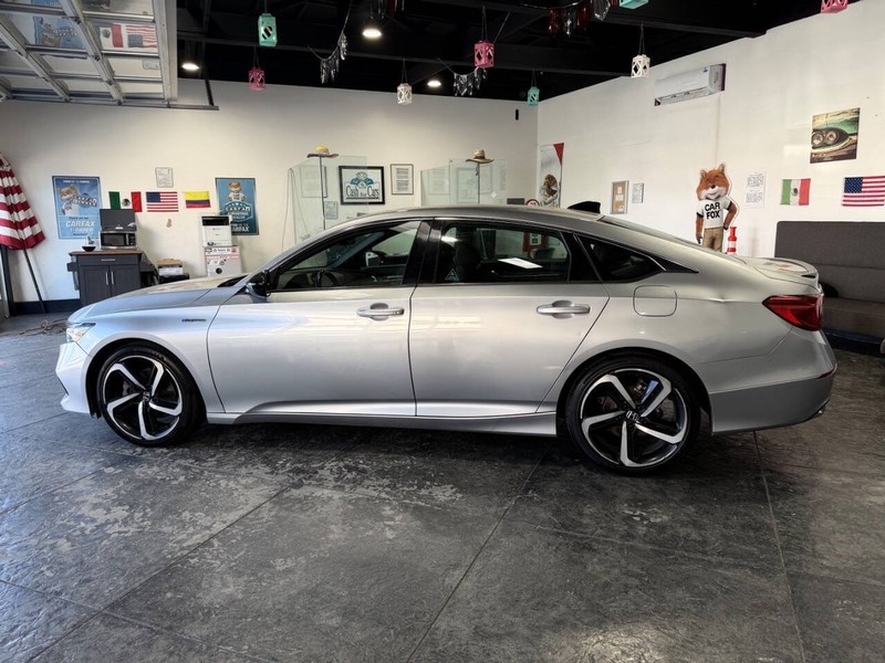 Honda Accord Hybrid Vehicle Full-screen Gallery Image 18