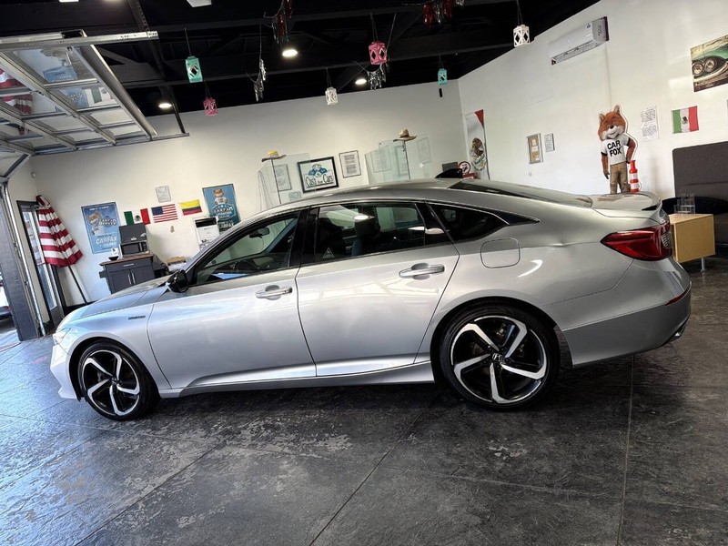 Honda Accord Hybrid Vehicle Full-screen Gallery Image 22