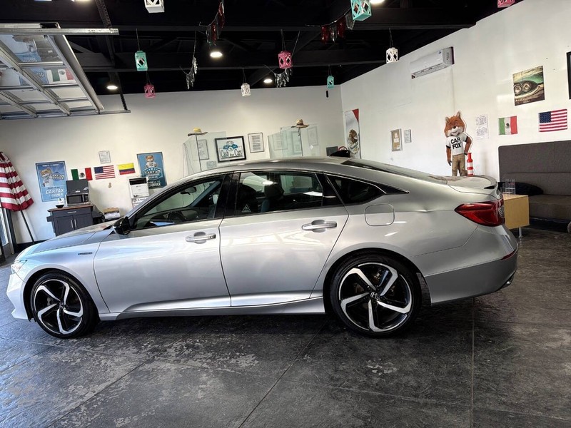 Honda Accord Hybrid Vehicle Full-screen Gallery Image 23