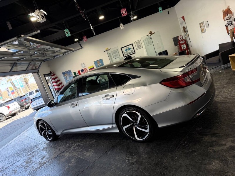 Honda Accord Hybrid Vehicle Full-screen Gallery Image 26