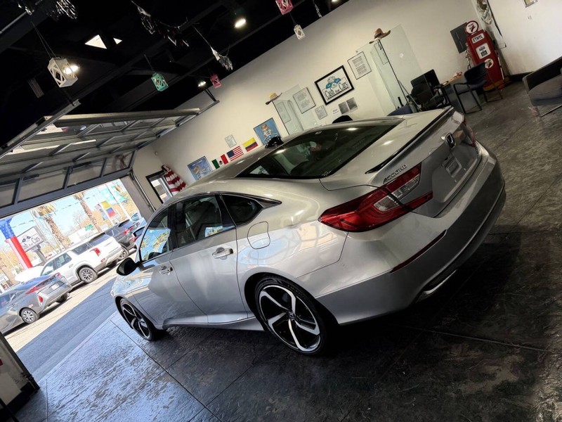 Honda Accord Hybrid Vehicle Full-screen Gallery Image 29