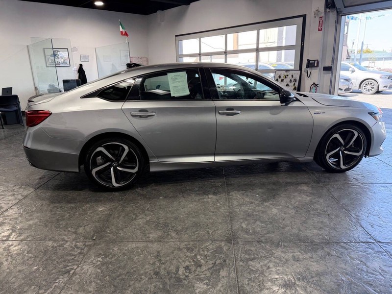 Honda Accord Hybrid Vehicle Full-screen Gallery Image 34